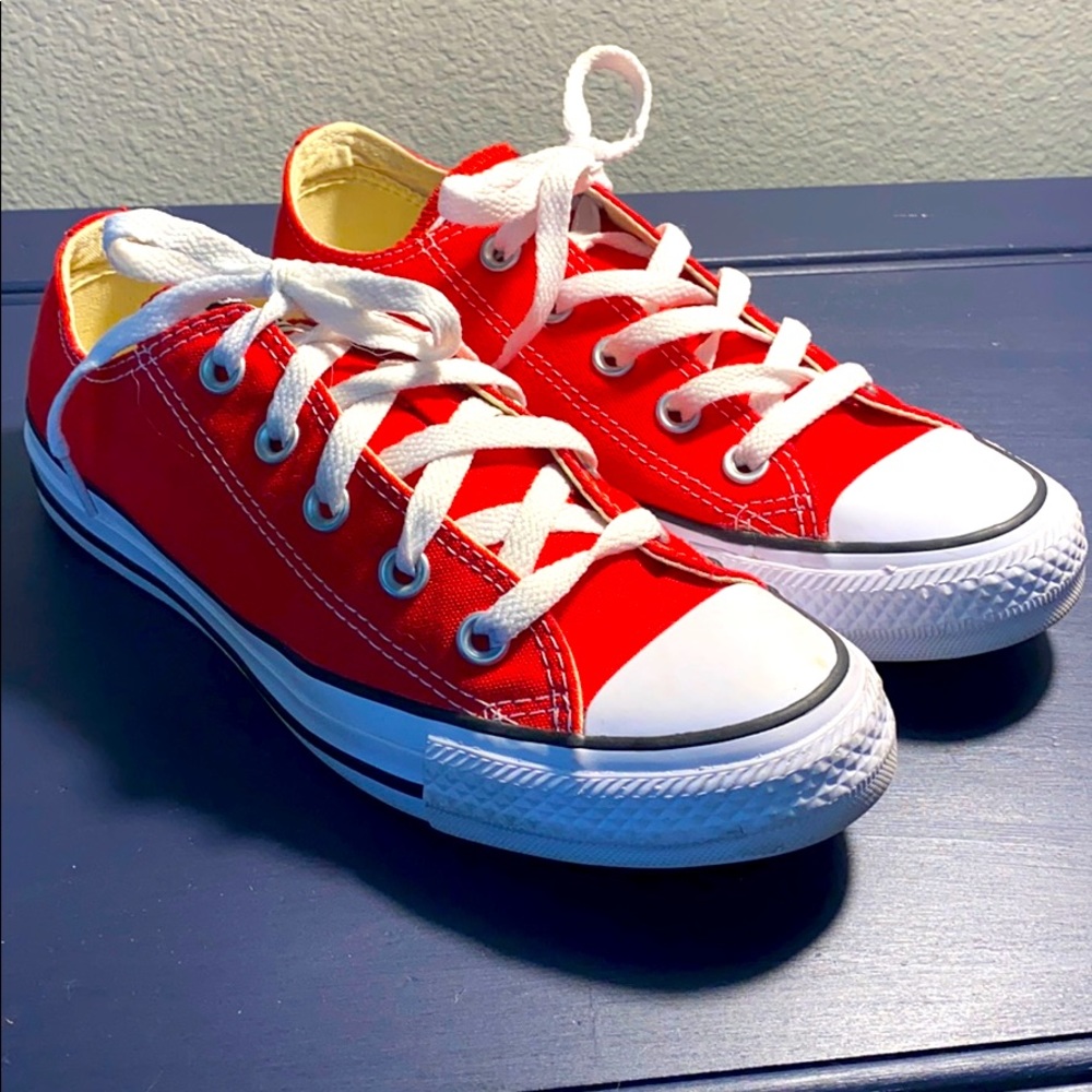 Converse shoes- Women’s size 6 and Men’s size 4